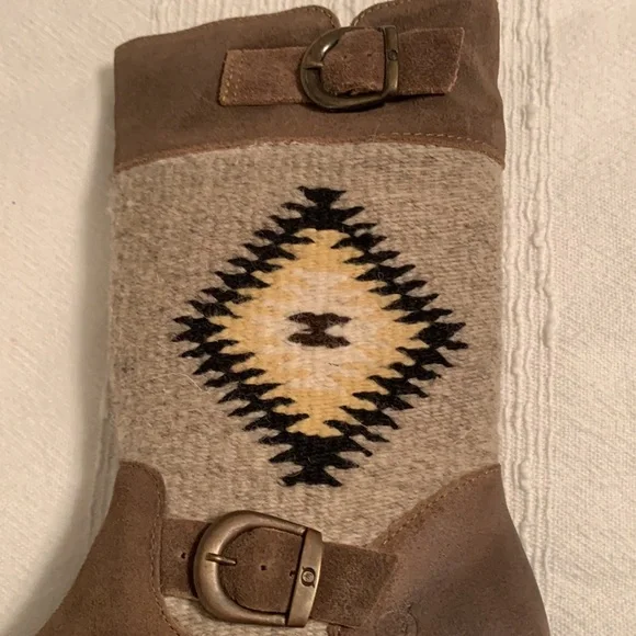 New Born leather boots with Aztec design - Picture 5 of 7